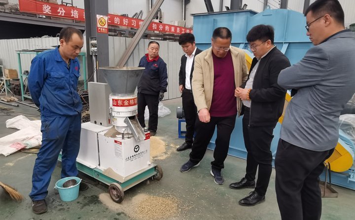 350型號秸稈顆粒機，時產300-600公斤